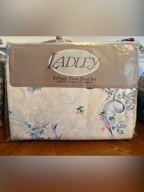 New Old Stock NIP Ladley White Floral 3-Piece Twin Sheet Set, 100% Cotton